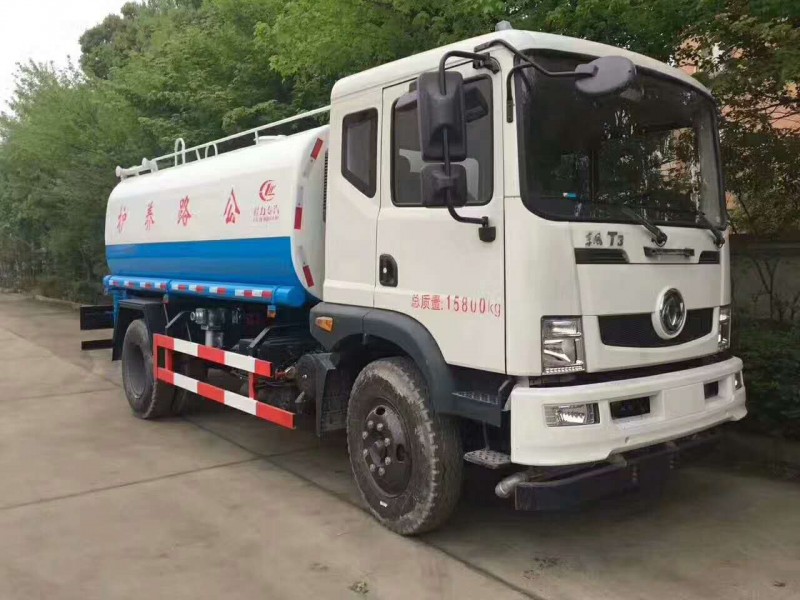 東風(fēng)T3 12噸灑水車前右面圖